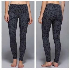 Lululemon high waisted animal print leggings size4